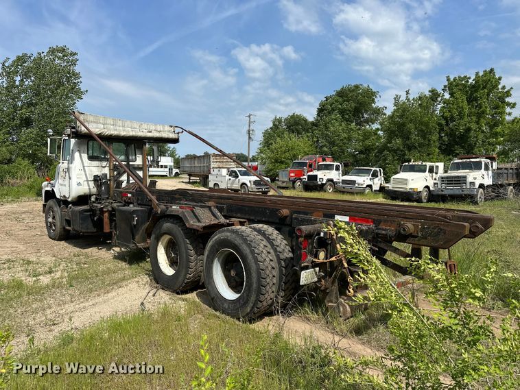 image for item EA4883 1987 Mack DM685S roll-off container truck