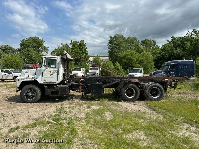 image for item EA4883 1987 Mack DM685S roll-off container truck