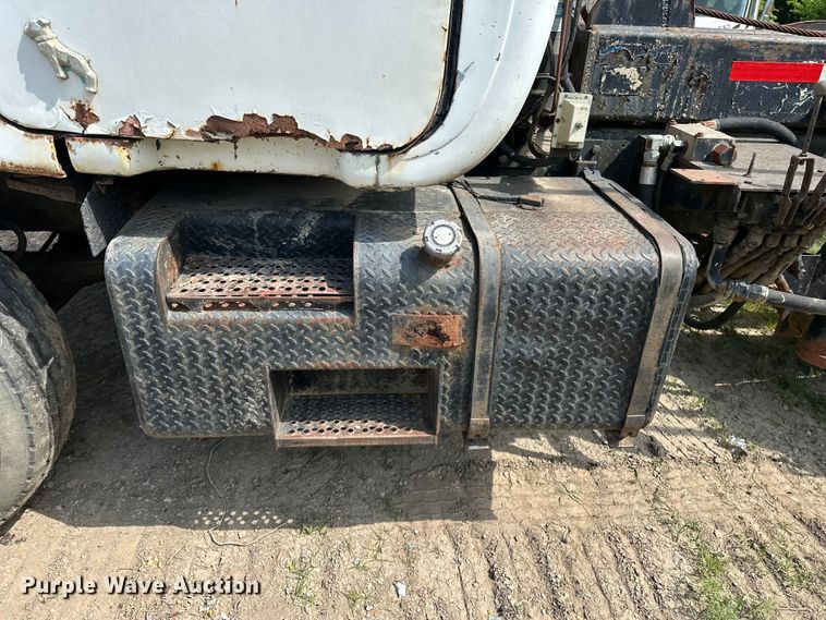 image for item EA4883 1987 Mack DM685S roll-off container truck