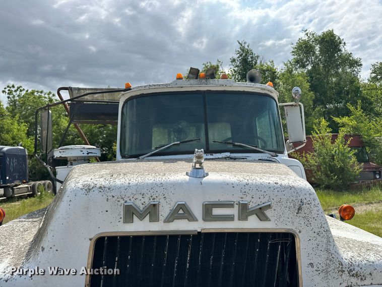 image for item EA4883 1987 Mack DM685S roll-off container truck