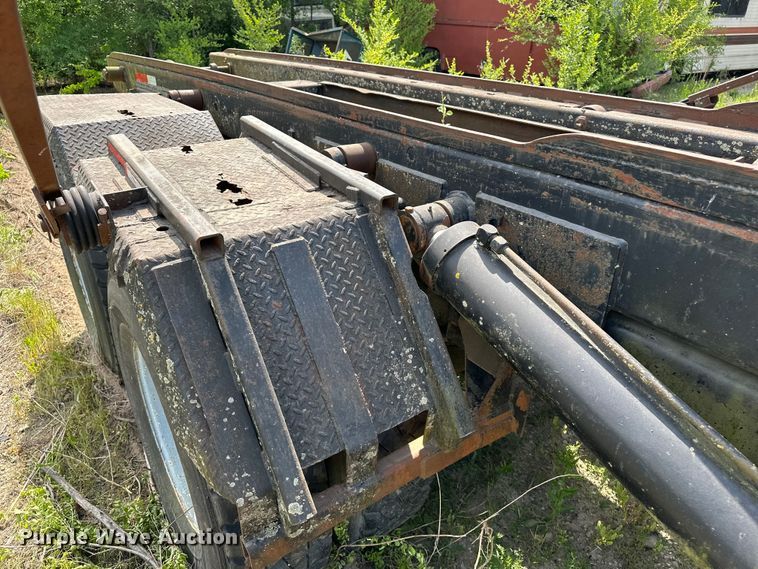 image for item EA4883 1987 Mack DM685S roll-off container truck