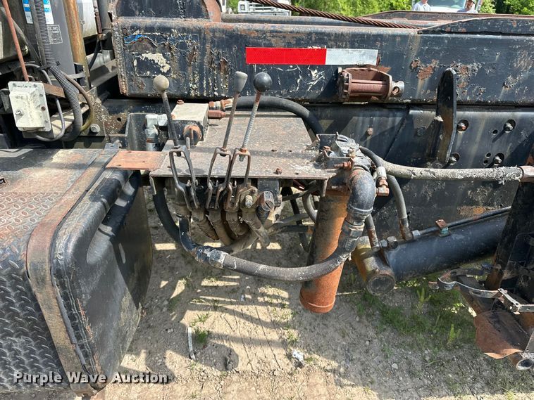 image for item EA4883 1987 Mack DM685S roll-off container truck