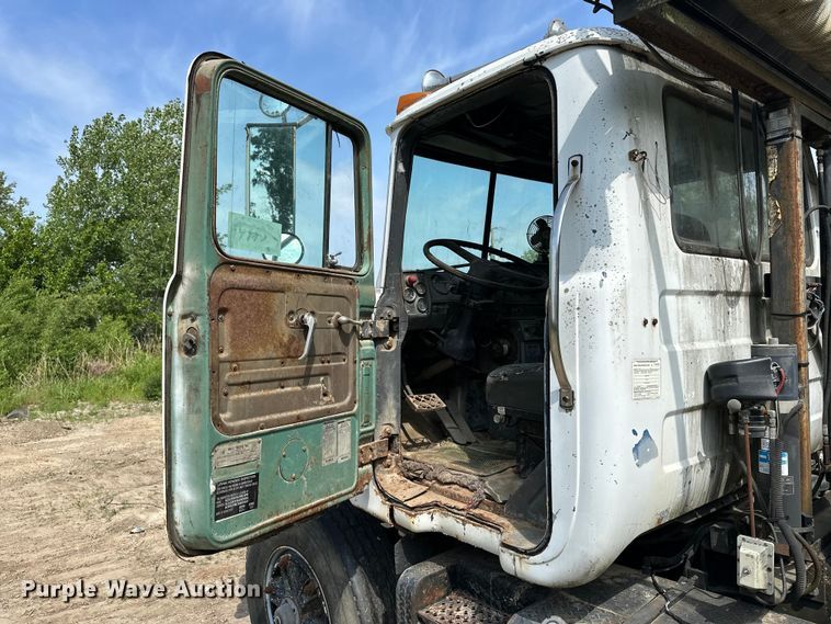 image for item EA4883 1987 Mack DM685S roll-off container truck