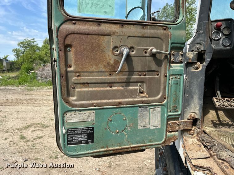 image for item EA4883 1987 Mack DM685S roll-off container truck