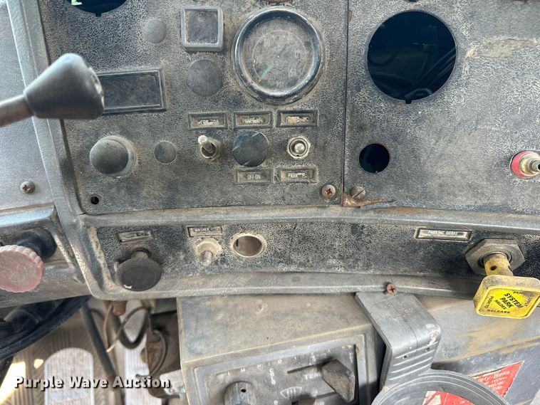 image for item EA4883 1987 Mack DM685S roll-off container truck