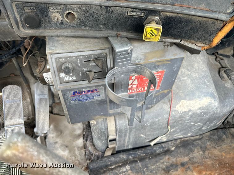 image for item EA4883 1987 Mack DM685S roll-off container truck