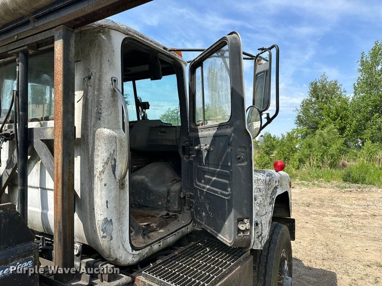 image for item EA4883 1987 Mack DM685S roll-off container truck