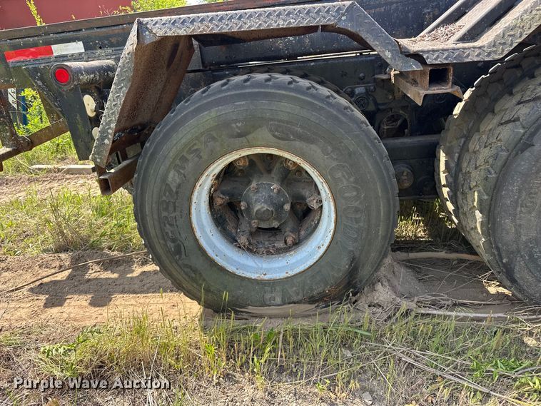 image for item EA4883 1987 Mack DM685S roll-off container truck