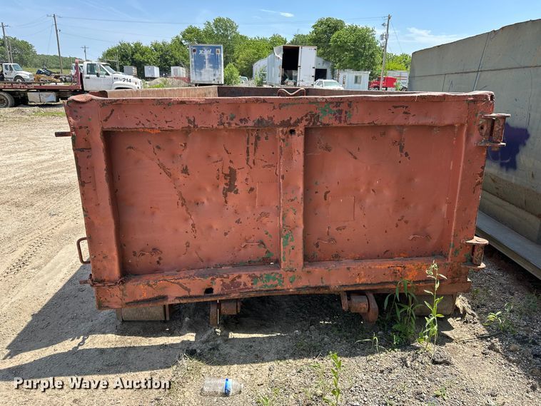 image for item EA4884 Roll-off dumpster