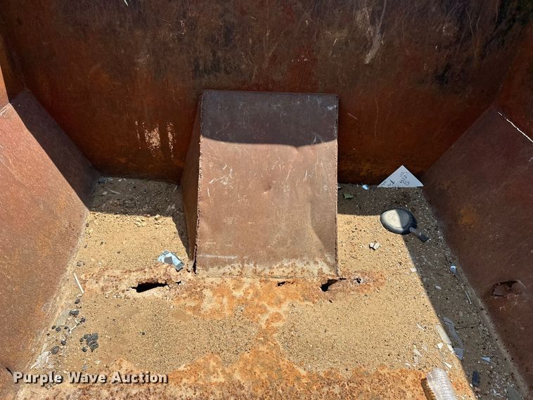 image for item EA4884 Roll-off dumpster