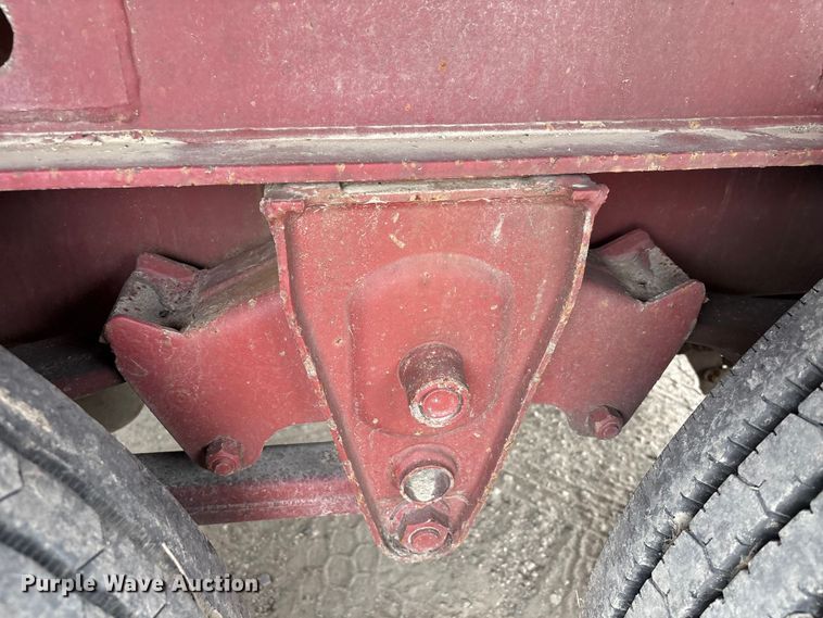 image for item EA7285 2001 Stoughton HPLW-48T-S flatbed trailer