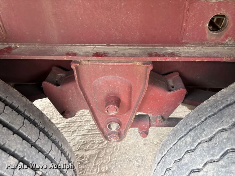 image for item EA7285 2001 Stoughton HPLW-48T-S flatbed trailer