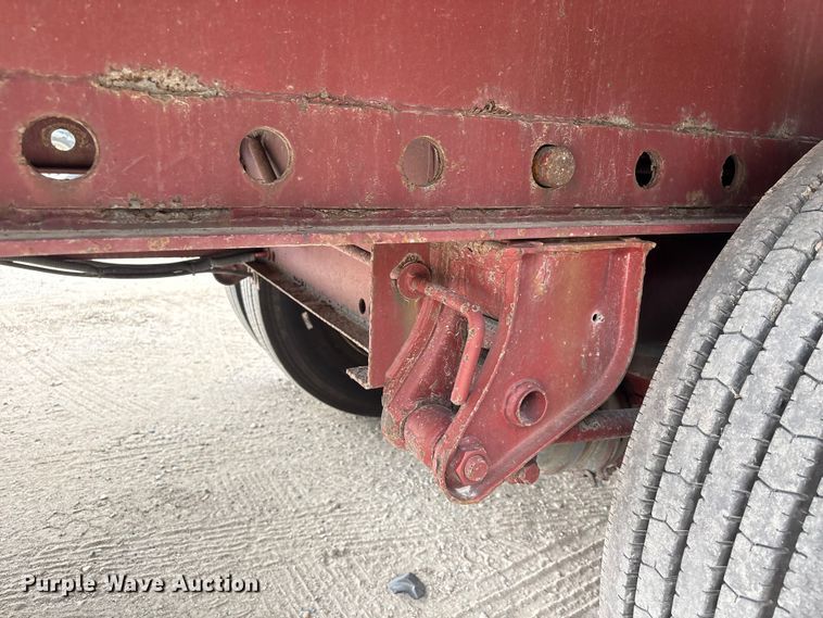 image for item EA7285 2001 Stoughton HPLW-48T-S flatbed trailer