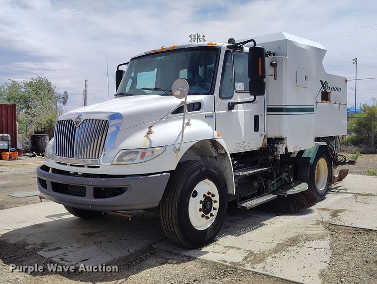image for item ED0048 2012 International DuraStar 4400 street sweeper truck