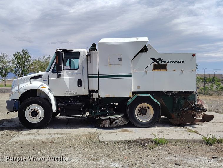 image for item ED0048 2012 International DuraStar 4400 street sweeper truck