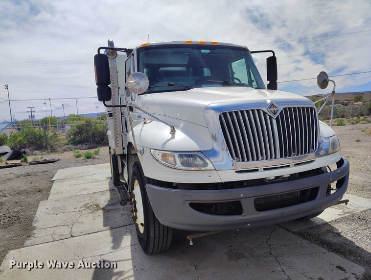 image for item ED0048 2012 International DuraStar 4400 street sweeper truck