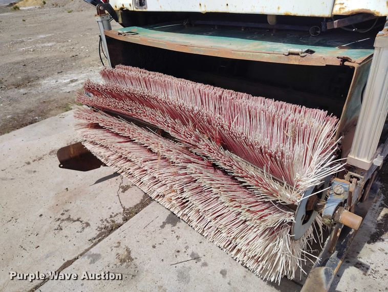 image for item ED0048 2012 International DuraStar 4400 street sweeper truck