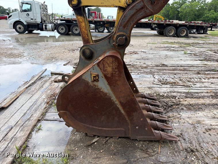 image for item ED5222 2013 Komatsu PC210LC-10 excavator