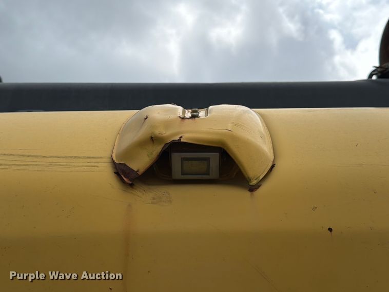 image for item ED5222 2013 Komatsu PC210LC-10 excavator