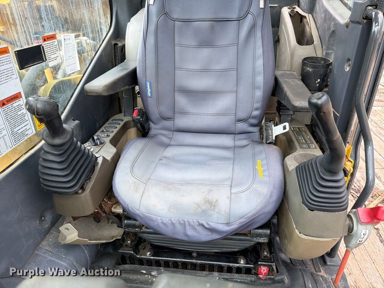 image for item ED5222 2013 Komatsu PC210LC-10 excavator