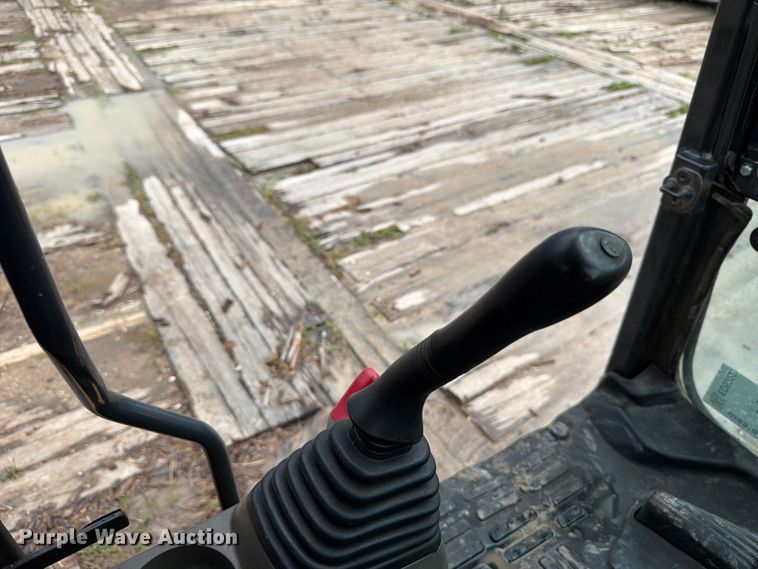 image for item ED5222 2013 Komatsu PC210LC-10 excavator