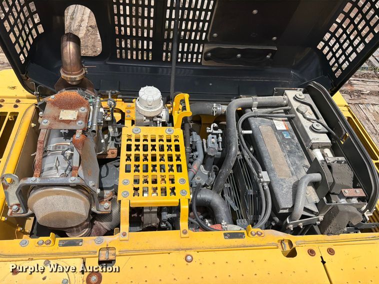 image for item ED5222 2013 Komatsu PC210LC-10 excavator