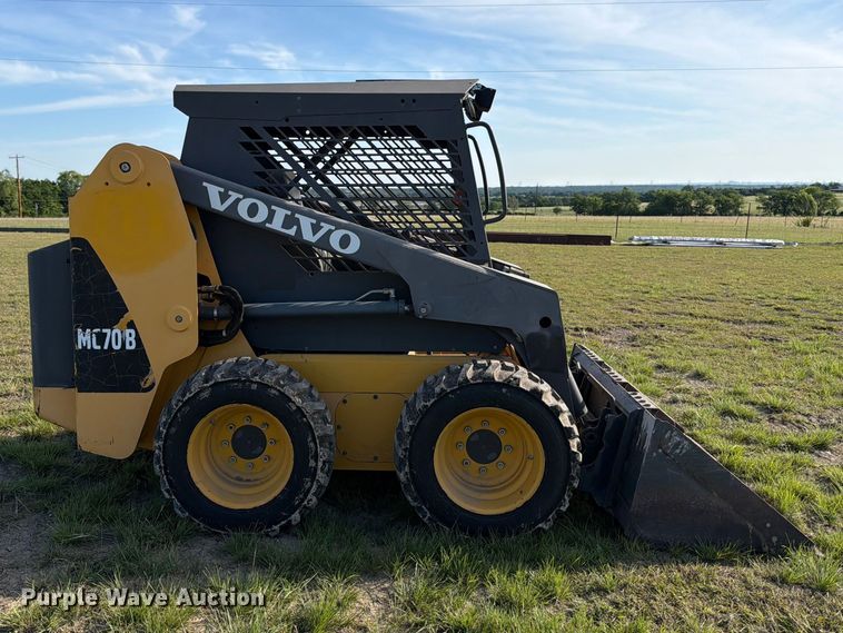 image for item ED5246 2007 Volvo MC70B skid steer loader