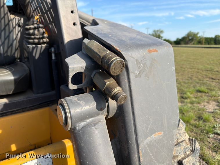 image for item ED5246 2007 Volvo MC70B skid steer loader