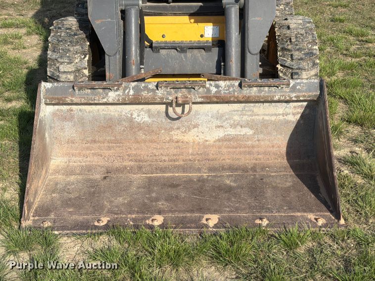 image for item ED5246 2007 Volvo MC70B skid steer loader