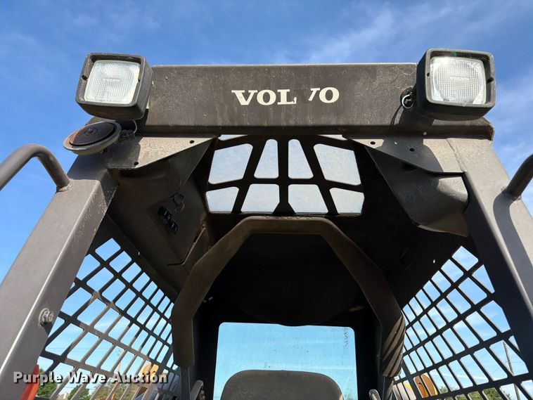 image for item ED5246 2007 Volvo MC70B skid steer loader