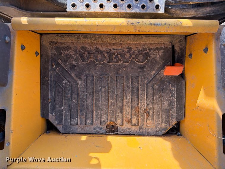 image for item ED5246 2007 Volvo MC70B skid steer loader
