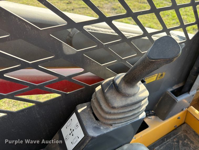image for item ED5246 2007 Volvo MC70B skid steer loader