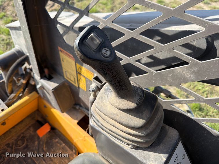 image for item ED5246 2007 Volvo MC70B skid steer loader