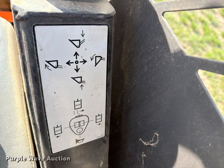 image for item ED5246 2007 Volvo MC70B skid steer loader