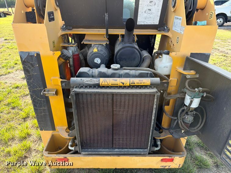 image for item ED5246 2007 Volvo MC70B skid steer loader