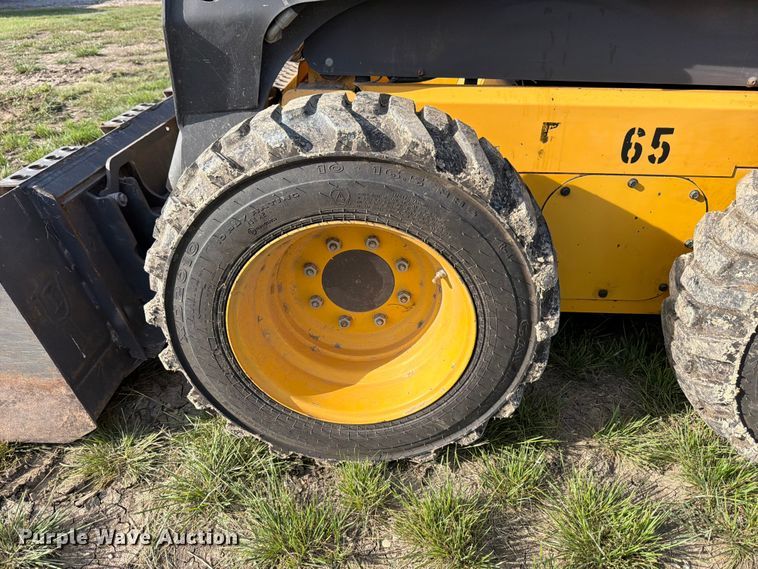 image for item ED5246 2007 Volvo MC70B skid steer loader