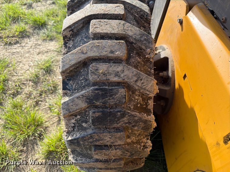 image for item ED5246 2007 Volvo MC70B skid steer loader
