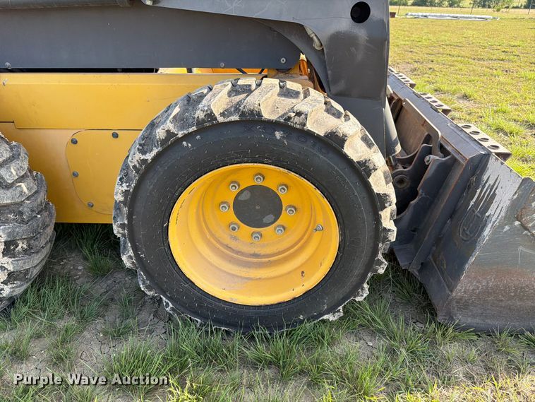 image for item ED5246 2007 Volvo MC70B skid steer loader