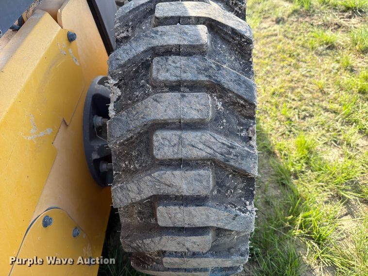 image for item ED5246 2007 Volvo MC70B skid steer loader