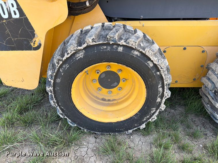 image for item ED5246 2007 Volvo MC70B skid steer loader