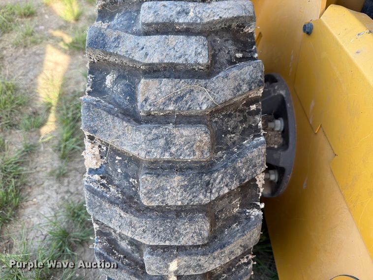 image for item ED5246 2007 Volvo MC70B skid steer loader