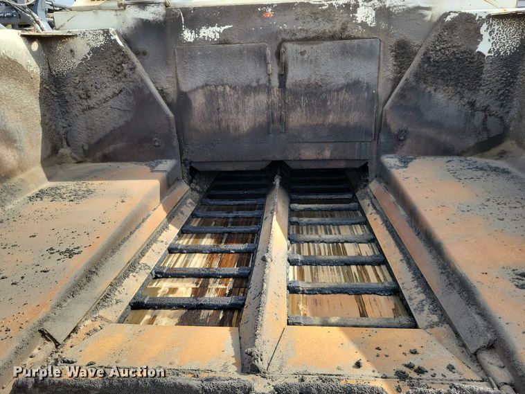 image for item EE0999 2014 Roadtec RP-195E paver