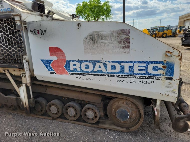 image for item EE0999 2014 Roadtec RP-195E paver