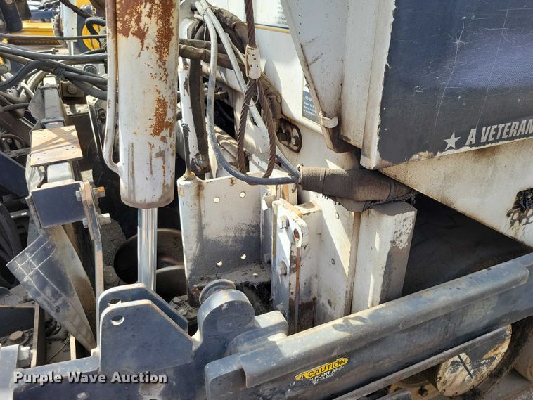 image for item EE0999 2014 Roadtec RP-195E paver