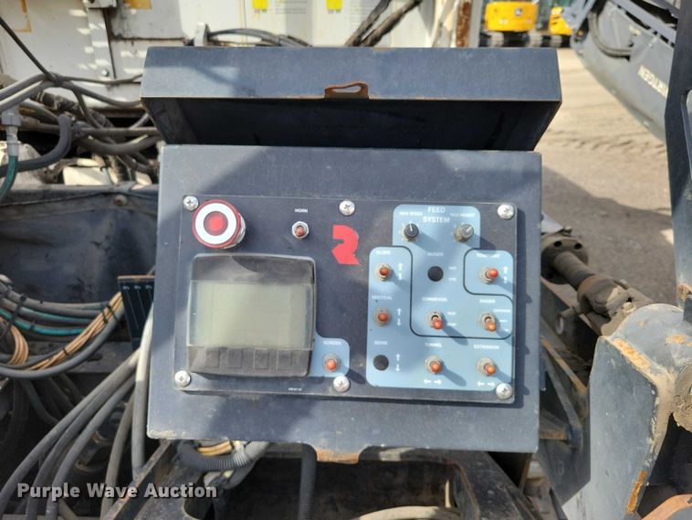 image for item EE0999 2014 Roadtec RP-195E paver