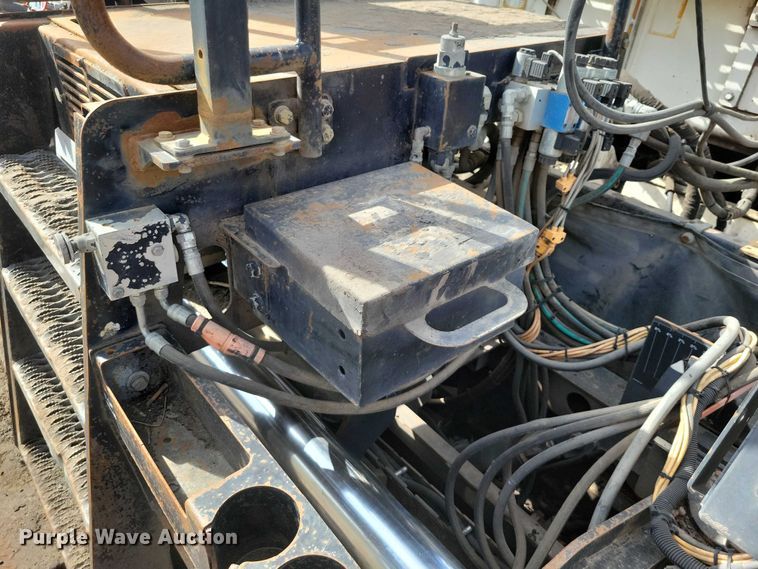 image for item EE0999 2014 Roadtec RP-195E paver