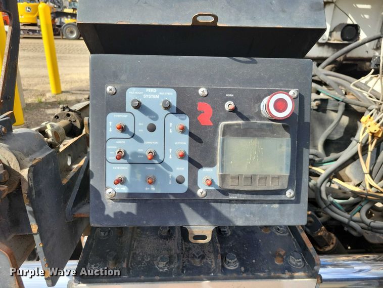 image for item EE0999 2014 Roadtec RP-195E paver