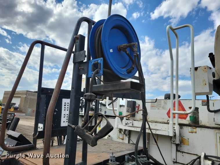 image for item EE0999 2014 Roadtec RP-195E paver