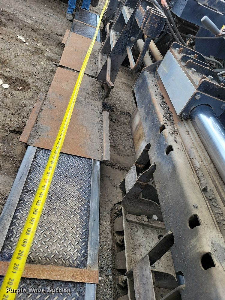 image for item EE0999 2014 Roadtec RP-195E paver