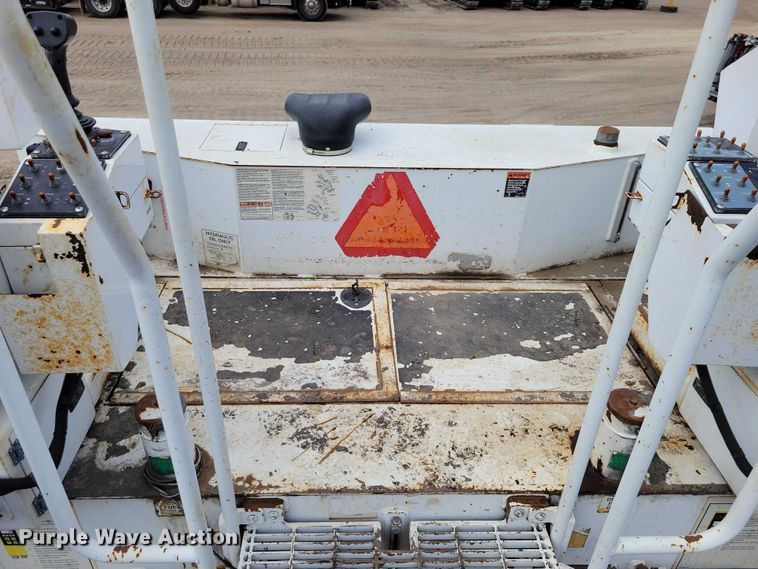 image for item EE0999 2014 Roadtec RP-195E paver